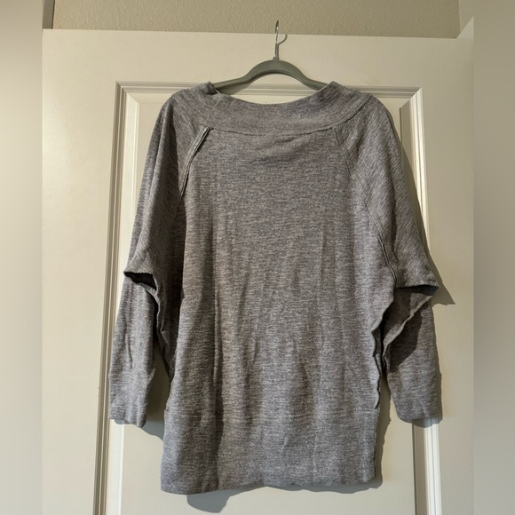 We the Free People Palisades Off Shoulder Top Sweater Grey Size Petite Small EUC - Picture 4 of 4